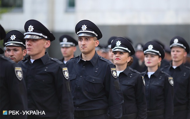 &quot;Сталева дисципліна&quot;: фоторепортаж із першого випуску Академії патрульної поліції в Києві